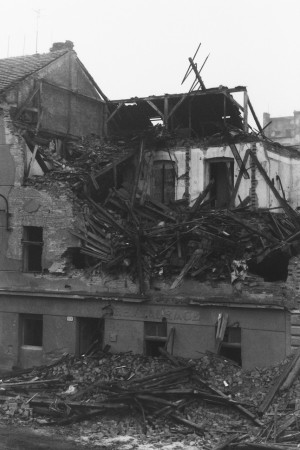 149) Sirková ul. - zbouraný dům s restaurací. Foto Z. Šůcha, 12.2. 1987.